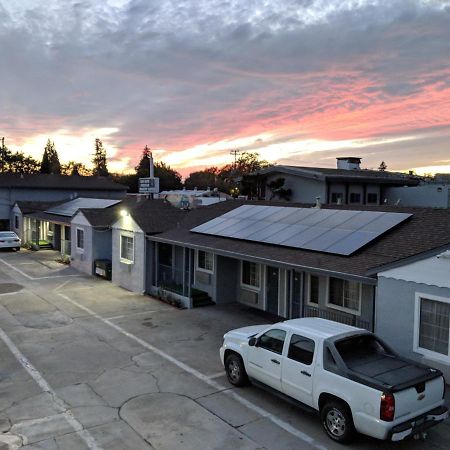 Deluxe Inn Hayward Exterior photo